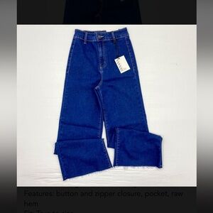 Zenana wide leg cropped jeans.  Size small